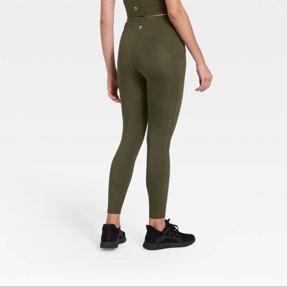 Sculpted Linear Laser Cut High-Waisted 7/8 Legging - Picture 5 of 14